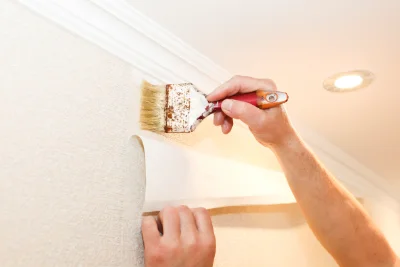Pose de papier peint à Plounévez-Moëdec — revêtements muraux et toiles de verre